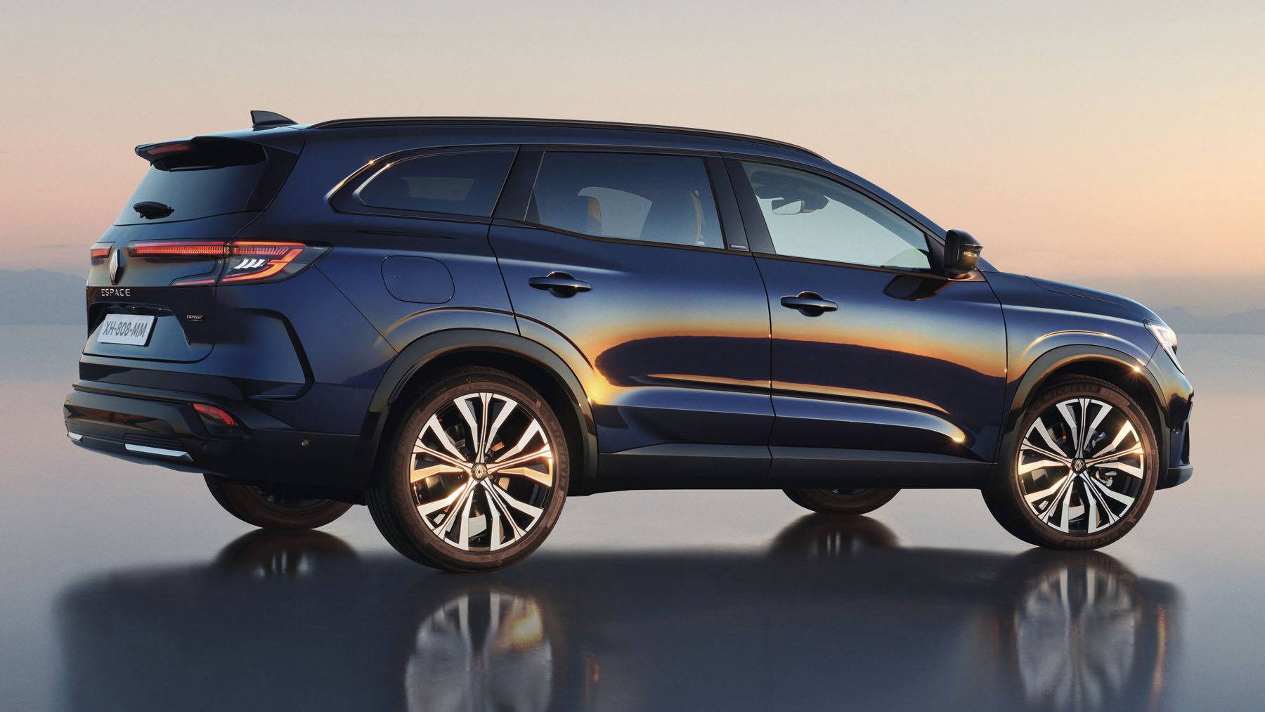 This is the new Renault Espace, and of course it’s now an SUV | Top Gear